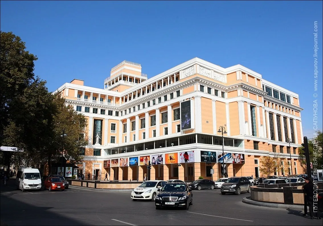 🇦🇿 🏔️ Удивительный факт, но архитектура Советского Азербайджана была пронизана нотками Востока, а не навязанным стиле...