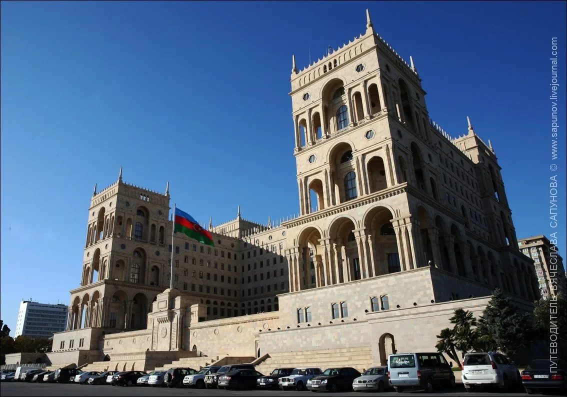 🇦🇿 🏔️ Удивительный факт, но архитектура Советского Азербайджана была пронизана нотками Востока, а не навязанным стиле...