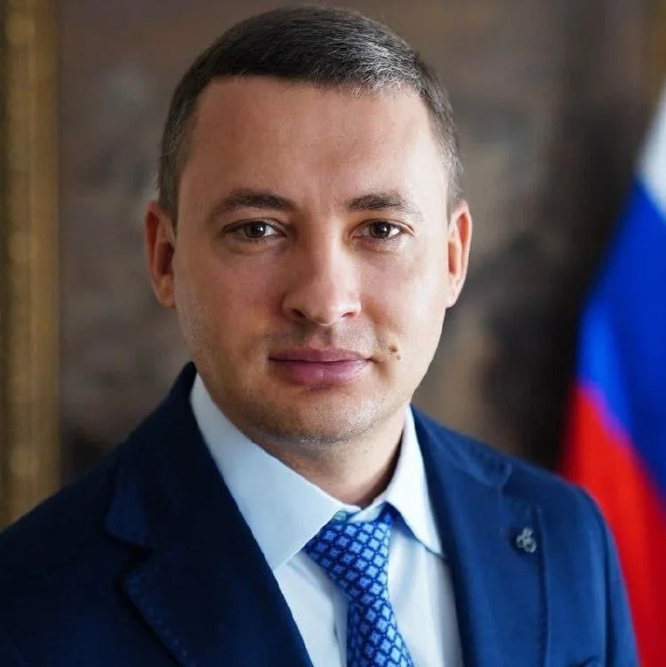 Чиновника, который засудил пенсионерку на ₽85 тысяч за критику, лишили имущества на ₽250 млн. В суде он не смог доказ...