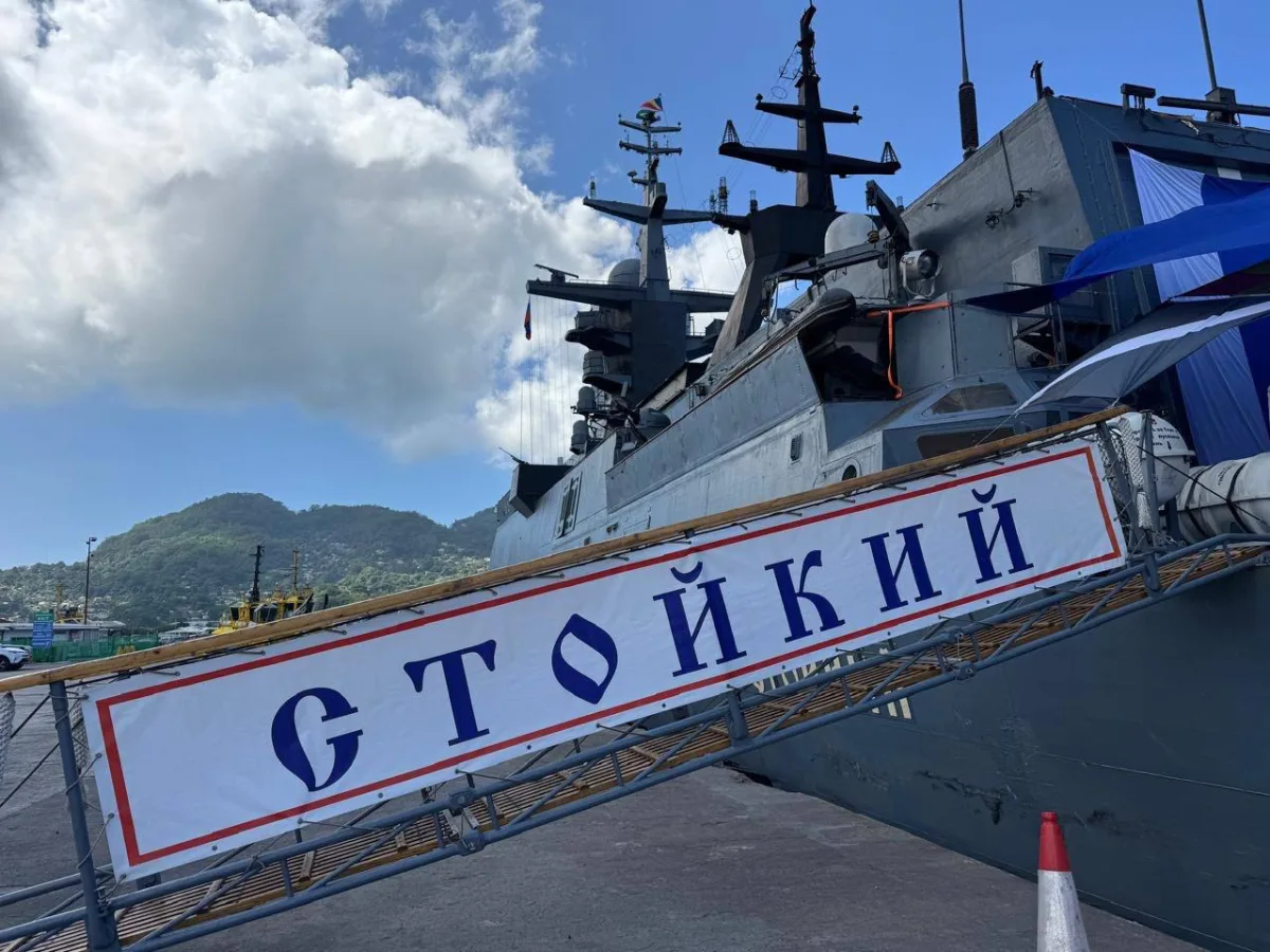 🇸🇨🇷🇺 Президент Сейшел посетил российский корвет «Стойкий» ВМФ России, который прибыл с дружественным визитом в порт В...
