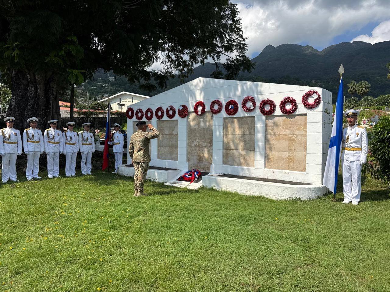 🇸🇨🇷🇺 Президент Сейшел посетил российский корвет «Стойкий» ВМФ России, который прибыл с дружественным визитом в порт В...