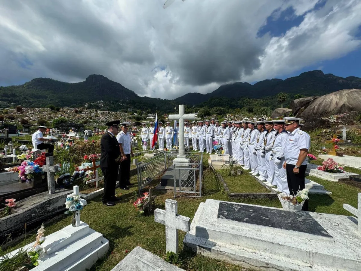 🇸🇨🇷🇺 Президент Сейшел посетил российский корвет «Стойкий» ВМФ России, который прибыл с дружественным визитом в порт В...