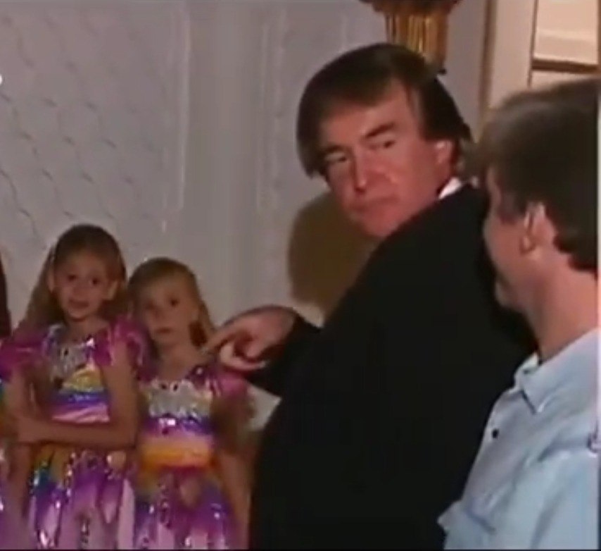 🇺🇲😡Трамп устраивал педофильские вечеринки в своем поместье