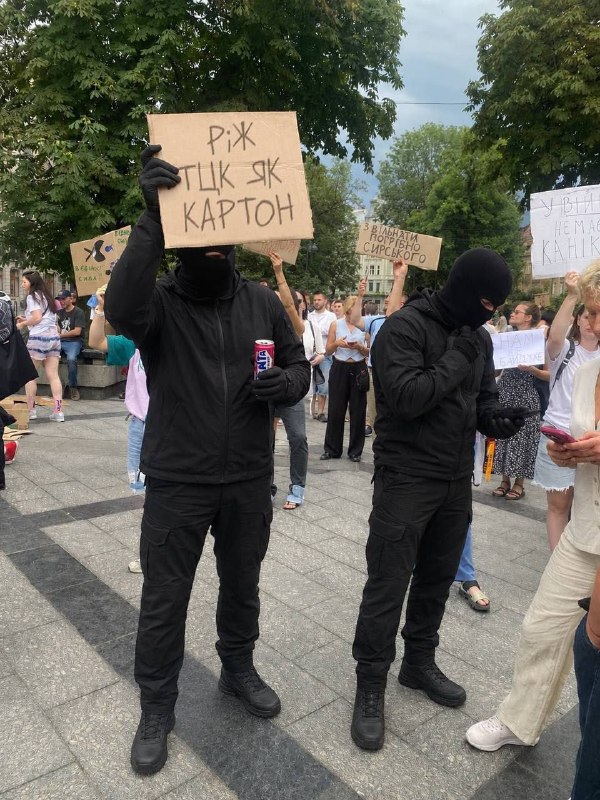 🇺🇦 Во Львове "русорiз" более не актуален. Теперь в моде  "ТЦКрiз"