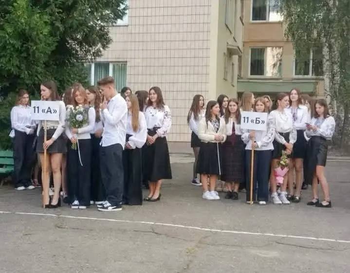 Очень грустная статистика из самой демократичной страны мира - Украины. В некоторых школах страны 1-го сентября в вып…