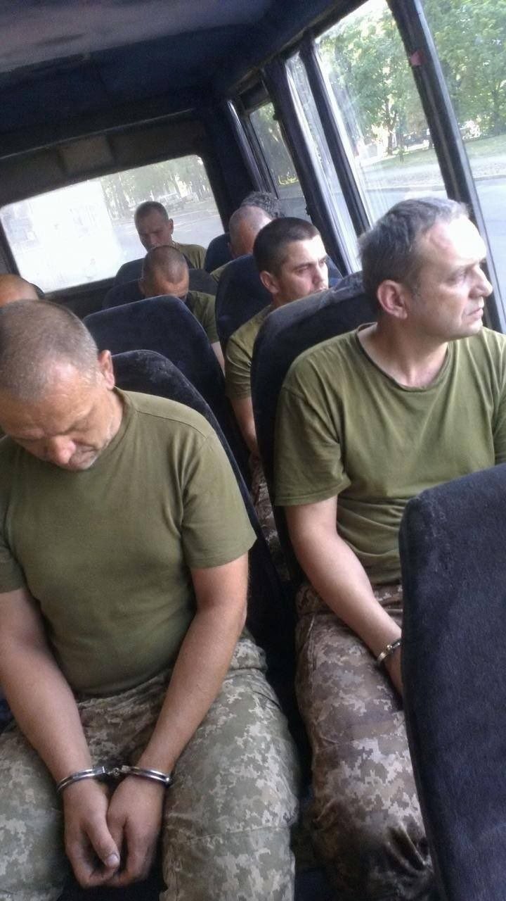 🇺🇦 🏴☠️ Это не транспортировка заключенных в тюрьму, это добровольцы едут на фронт.