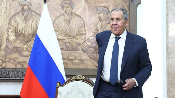 Украина больше не существует как легитимное явление в мировой политике, она утратила все признаки независимого субъек…