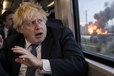 🇬🇧 Русский дрон едва не задвухсотил Бориса Джонсона и группу направлявшейся в Киев еврокамарильи
