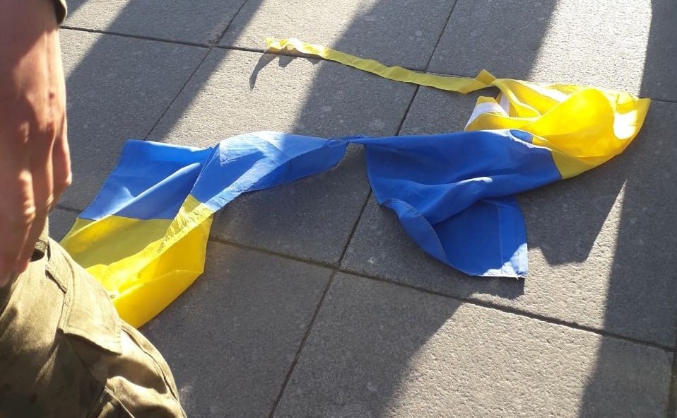 🇱🇹🇺🇦 В Вильнюсе двух мужчин будут судить за то, что они сорвали флаг Украины